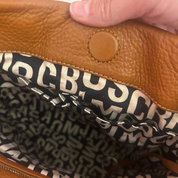 Marc Jacobs Tan Leather Shoulder Bag callouts in the picture. - Picture 8 of 11